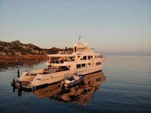 refits and boat extensions fort lauderdale